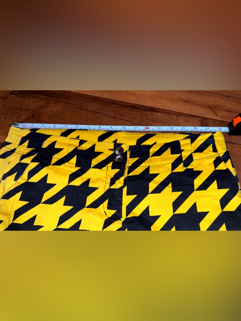 Loud Mouth Ladies Golfing Houndstooth Yellow Shorts Size: 8 excellent condition - Picture 4 of 8